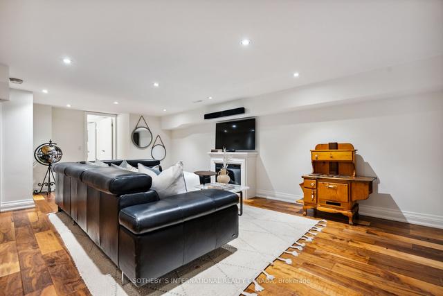 328 Wellesley St E, House attached with 4 bedrooms, 3 bathrooms and 1 parking in Toronto ON | Image 11