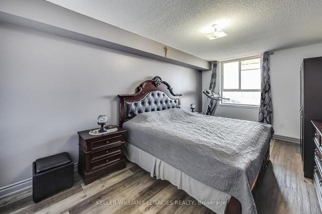 804 - 40 Panorama Crt, Condo with 3 bedrooms, 2 bathrooms and 1 parking in Toronto ON | Image 9