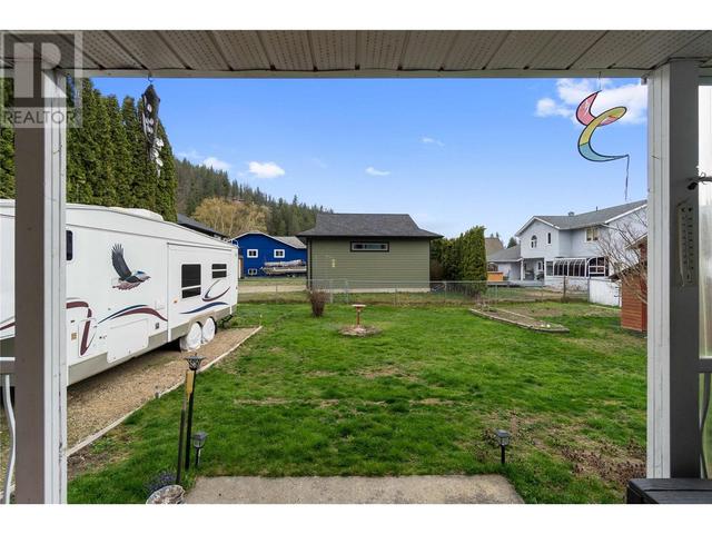 821 Cottonwood Avenue, House detached with 4 bedrooms, 3 bathrooms and 2 parking in Sicamous BC | Image 9