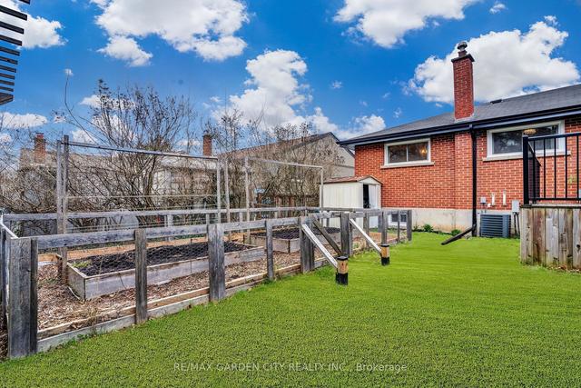 24 Cherrywood Dr, House detached with 3 bedrooms, 1 bathrooms and 4 parking in Hamilton ON | Image 24