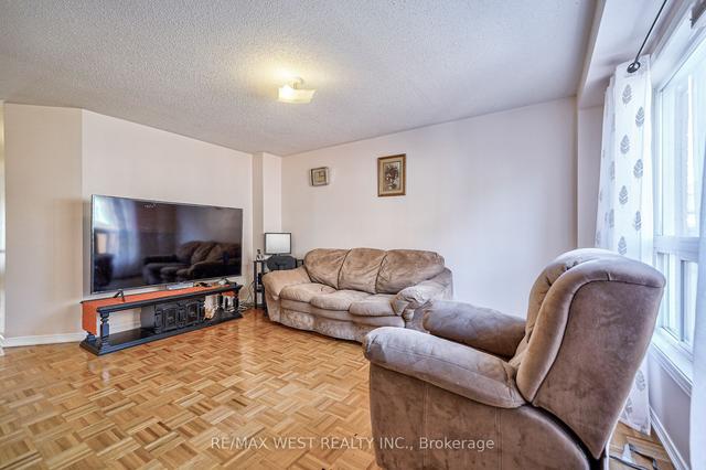 28 Pompano Pl, House attached with 3 bedrooms, 3 bathrooms and 3 parking in Brampton ON | Image 24