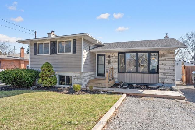 5 Cindy Dr, House detached with 3 bedrooms, 2 bathrooms and 4 parking in St. Catharines ON | Image 1