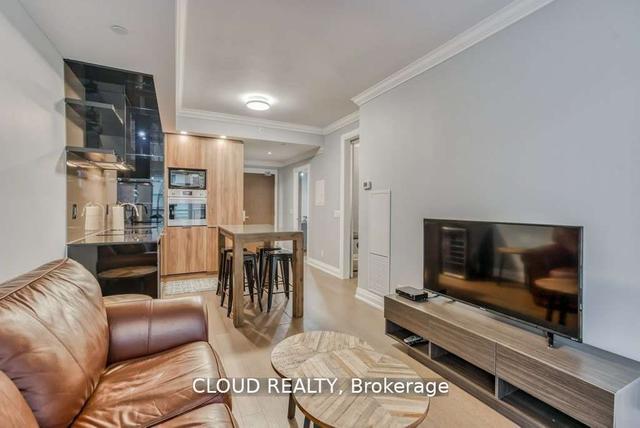 1008 - 70 Temperance St, Condo with 1 bedrooms, 1 bathrooms and 0 parking in Toronto ON | Image 2
