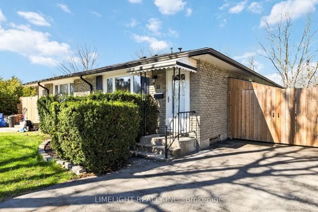 12 Mohegan Cres, House semidetached with 3 bedrooms, 1 bathrooms and 4 parking in London ON | Image 1