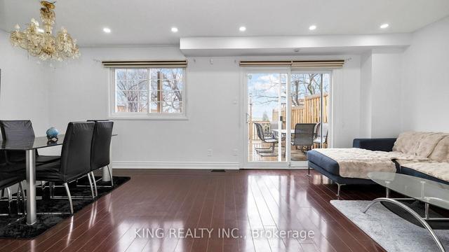 8 Hilda Crt, House attached with 3 bedrooms, 2 bathrooms and 2 parking in Brampton ON | Image 37