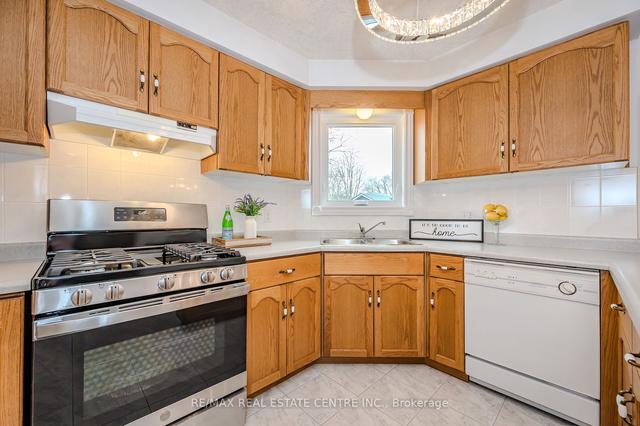 7 Parker Pl, House detached with 4 bedrooms, 2 bathrooms and 4 parking in Guelph ON | Image 37