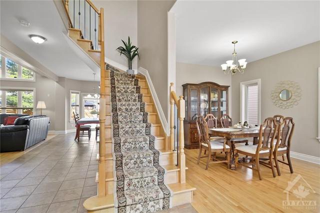 128 Oakfield Crescent, House detached with 4 bedrooms, 4 bathrooms and 4 parking in Ottawa ON | Image 5