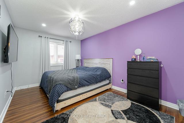 157 Ural Circ, House attached with 3 bedrooms, 2 bathrooms and 3 parking in Brampton ON | Image 11