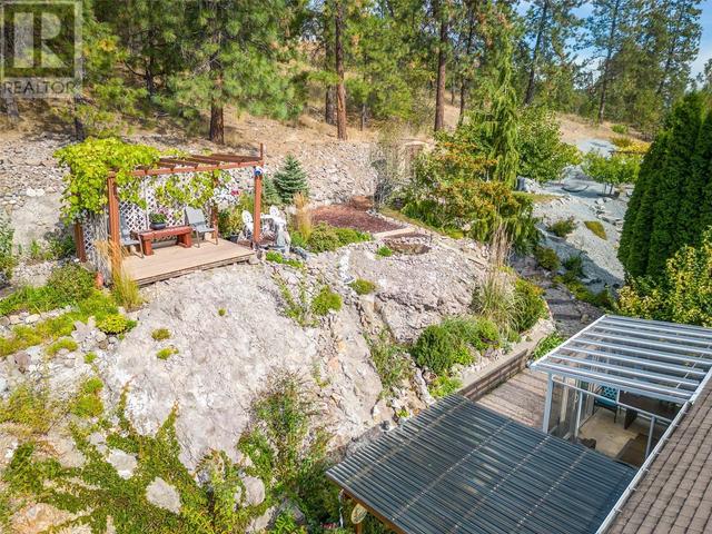 1056 Caledonia Way, House detached with 5 bedrooms, 3 bathrooms and 8 parking in West Kelowna BC | Image 3