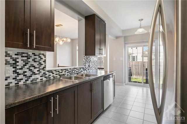 577 Barrick Hill Road, Townhouse with 3 bedrooms, 3 bathrooms and 3 parking in Ottawa ON | Image 12