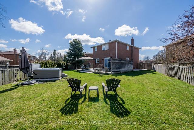 42 Willowcrest Crt, House detached with 3 bedrooms, 4 bathrooms and 6 parking in Brampton ON | Image 32