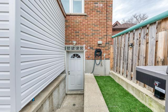 502 Westmount Ave, House detached with 2 bedrooms, 2 bathrooms and 1 parking in Toronto ON | Image 33