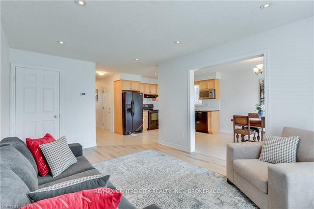 2630 Bateman Tr, House detached with 3 bedrooms, 4 bathrooms and 4 parking in London ON | Image 3