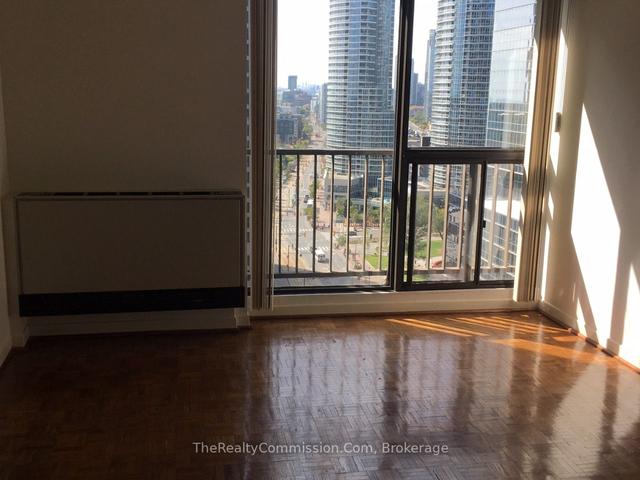 2037 - 33 Harbour Sq, Condo with 2 bedrooms, 2 bathrooms and 1 parking in Toronto ON | Image 2