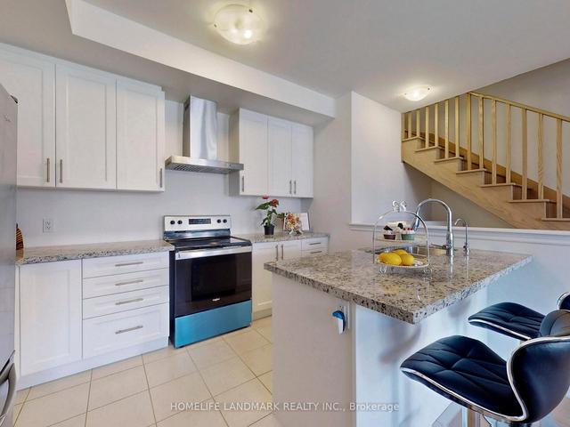 33 Gilbert Wright Ave, House attached with 2 bedrooms, 3 bathrooms and 2 parking in Markham ON | Image 5