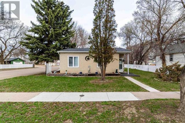 1302 Elm Street Se, House detached with 3 bedrooms, 1 bathrooms and 3 parking in Medicine Hat AB | Image 1