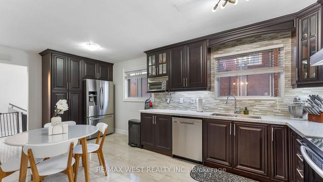 292 Royal Salisbury Way, House semidetached with 4 bedrooms, 3 bathrooms and 3 parking in Brampton ON | Image 3