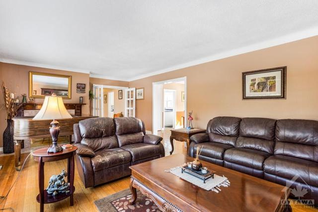 3060 Russland Road, House detached with 3 bedrooms, 1 bathrooms and 10 parking in Ottawa ON | Image 6