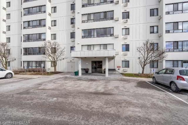 901 - 135 Baseline Road W, House attached with 2 bedrooms, 1 bathrooms and 1 parking in London ON | Image 1