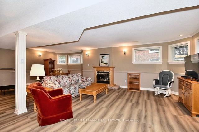 10 Olde Forest Lane, House detached with 2 bedrooms, 3 bathrooms and 8 parking in Kawartha Lakes ON | Image 16