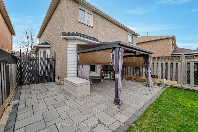 5588 Cortina Cres, House semidetached with 3 bedrooms, 4 bathrooms and 5 parking in Mississauga ON | Image 29