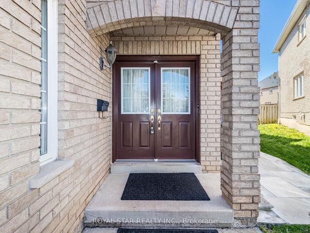 683 Dolly Bird Lane, House semidetached with 3 bedrooms, 4 bathrooms and 3 parking in Mississauga ON | Image 12