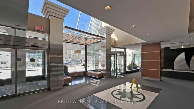 2205 - 99 Harbour Sq, Condo with 0 bedrooms, 1 bathrooms and 1 parking in Toronto ON | Image 10