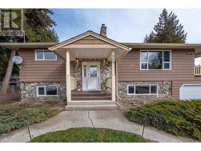 606 Forest Park Street, House detached with 4 bedrooms, 2 bathrooms and 1 parking in Sicamous BC | Image 4
