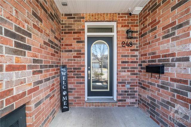 248 Stedman Street, Townhouse with 3 bedrooms, 3 bathrooms and 3 parking in Ottawa ON | Image 2