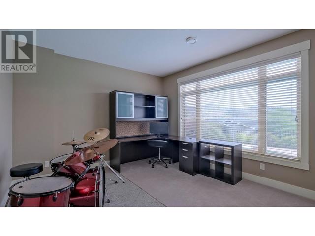 732 Traditions Crescent, House detached with 4 bedrooms, 2 bathrooms and 3 parking in Kelowna BC | Image 59