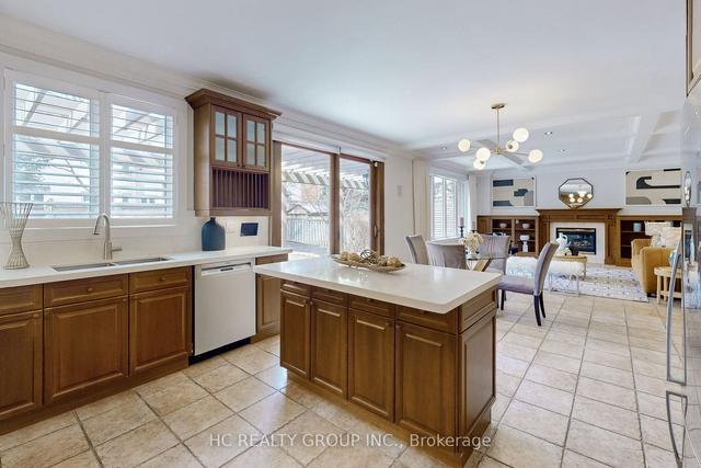 2198 Galloway Dr, House detached with 4 bedrooms, 5 bathrooms and 6 parking in Oakville ON | Image 3