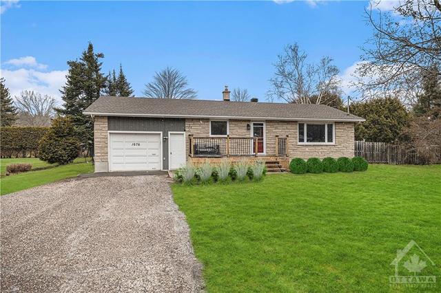 1676 Dunrobin Road, House detached with 3 bedrooms, 1 bathrooms and 7 parking in Ottawa ON | Image 2