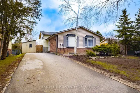 21 Sir Kay Dr, House detached with 3 bedrooms, 4 bathrooms and 5 parking in Markham ON | Card Image
