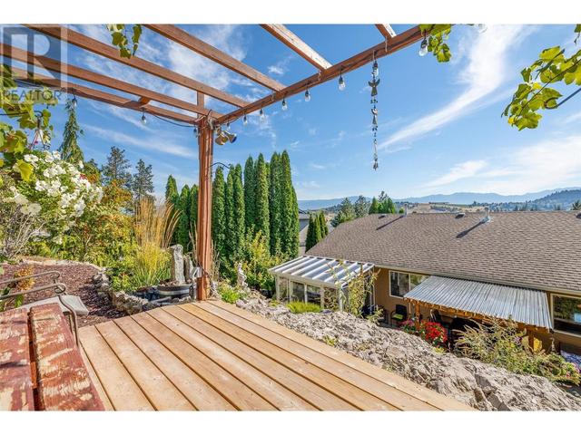 1056 Caledonia Way, House detached with 5 bedrooms, 3 bathrooms and 8 parking in West Kelowna BC | Image 6
