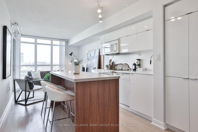 2015 - 21 Iceboat Terr, Condo with 1 bedrooms, 1 bathrooms and 1 parking in Toronto ON | Image 28