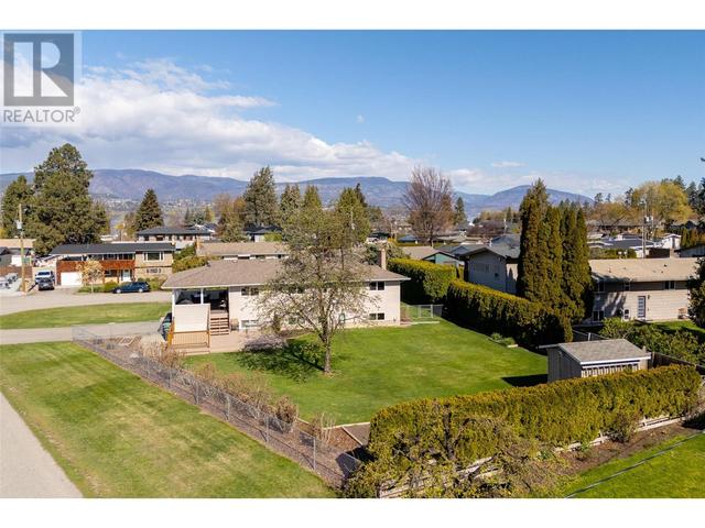 4447 Pinegrove Road, House detached with 5 bedrooms, 2 bathrooms and 4 parking in Kelowna BC | Image 57