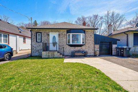 23 Fraser Ave, House detached with 2 bedrooms, 2 bathrooms and 2 parking in Brampton ON | Card Image