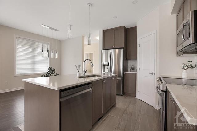 500 Escapade Private, Townhouse with 4 bedrooms, 3 bathrooms and 4 parking in Ottawa ON | Image 11
