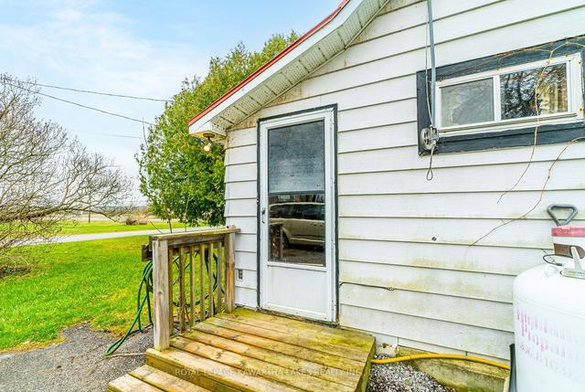 113 Long Beach Rd, Home with 3 bedrooms, 2 bathrooms and 11 parking in Kawartha Lakes ON | Image 2