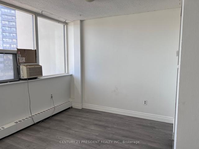 505 - 2121 Roche Crt, Condo with 3 bedrooms, 2 bathrooms and 1 parking in Mississauga ON | Image 4