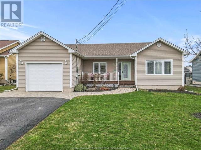 920 Cleveland Ave, House detached with 2 bedrooms, 3 bathrooms and null parking in Riverview NB | Image 2