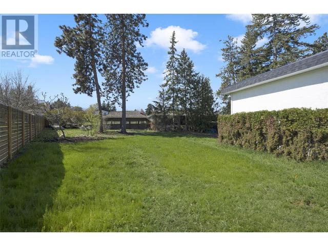 1535 Crawford Road, House detached with 4 bedrooms, 2 bathrooms and 4 parking in Kelowna BC | Image 14
