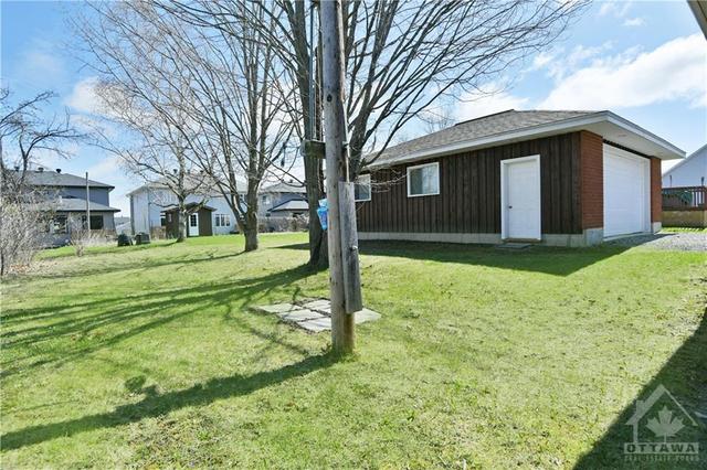 70 Charles Street, House detached with 3 bedrooms, 2 bathrooms and 5 parking in Arnprior ON | Image 23