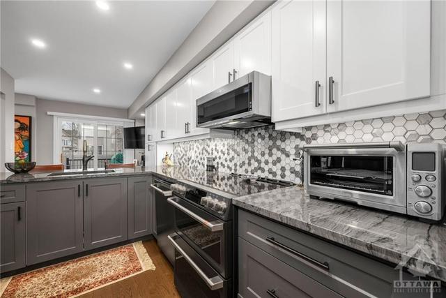 9 Kirkstone Private, Townhouse with 3 bedrooms, 3 bathrooms and 3 parking in Ottawa ON | Image 12