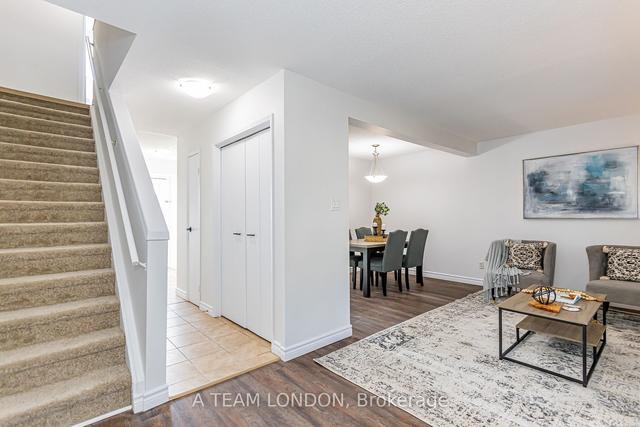 56 - 35 Waterman Ave, Townhouse with 3 bedrooms, 2 bathrooms and 1 parking in London ON | Image 4