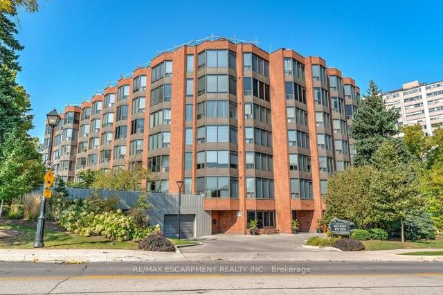 307 - 2121 Lakeshore Rd, Condo with 2 bedrooms, 2 bathrooms and 1 parking in Burlington ON | Image 1