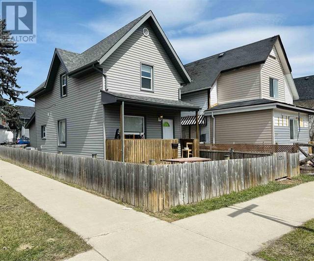 1221 Donald Street E, House detached with 3 bedrooms, 1 bathrooms and null parking in Thunder Bay ON | Image 1