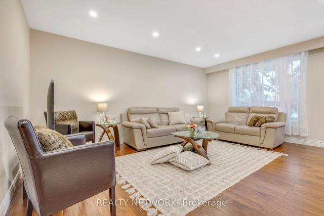 2360 Wyandotte Dr, House detached with 3 bedrooms, 2 bathrooms and 5 parking in Oakville ON | Image 10