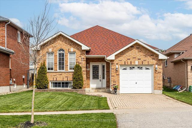56 Bloom Ave, House detached with 2 bedrooms, 3 bathrooms and 2 parking in Clarington ON | Image 1