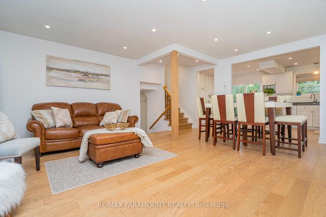 43 Bromley Cres, House detached with 3 bedrooms, 3 bathrooms and 5 parking in Brampton ON | Image 2